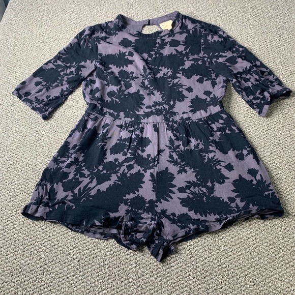 Sea Gypsies Mi Amore Womens Romper Size Medium Purple/Black Floral Cut Out Back - Picture 2 of 10
